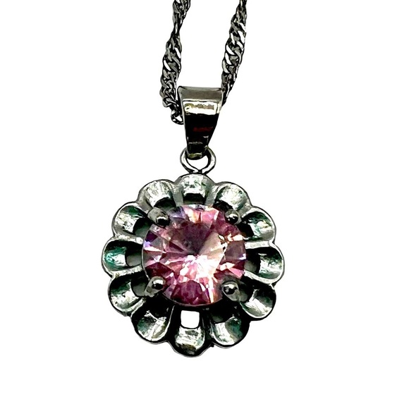 Vintage Sterling Silver Necklace With Faceted Pink Rhinestone Flower Pendant. - Picture 8 of 10
